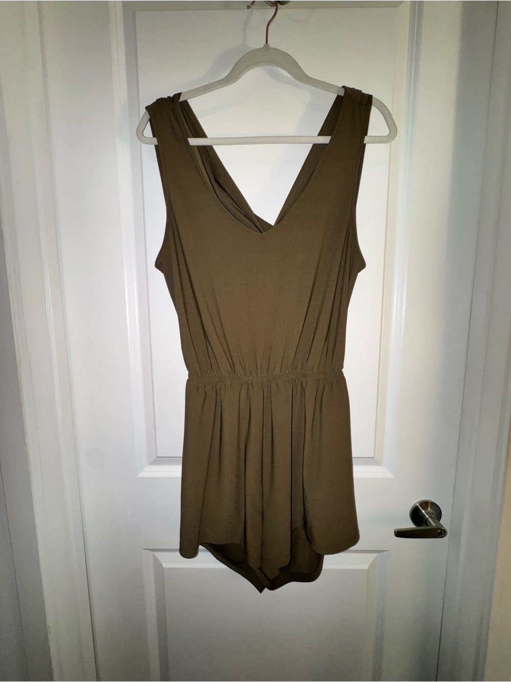 🟦Leith Olive-Taupe Sleeveless V-Neck Romper